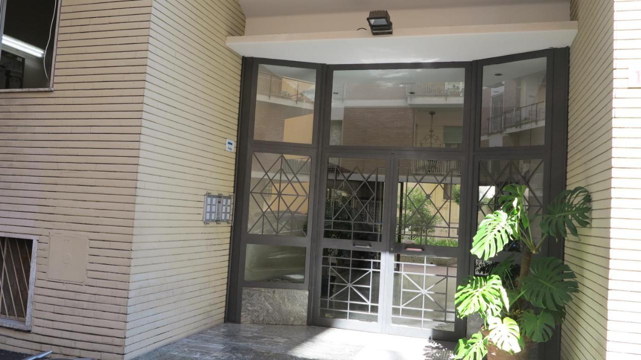 Spacious Panoramic Apartment - Half Way Center-Vomero District Napoli Bagian luar foto