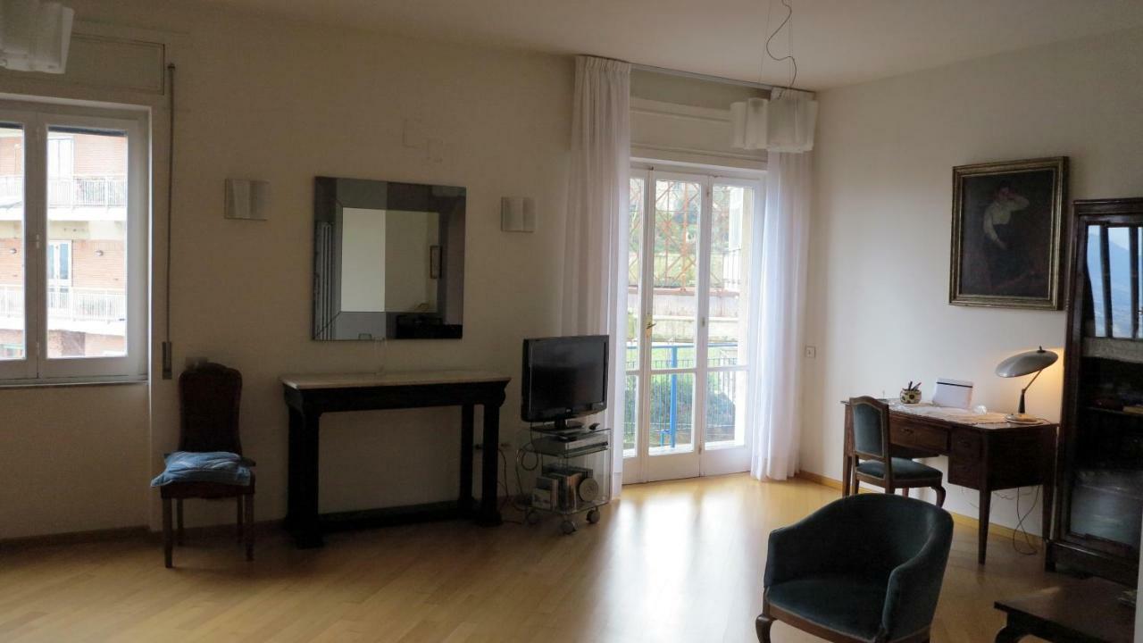 Spacious Panoramic Apartment - Half Way Center-Vomero District Napoli Bagian luar foto