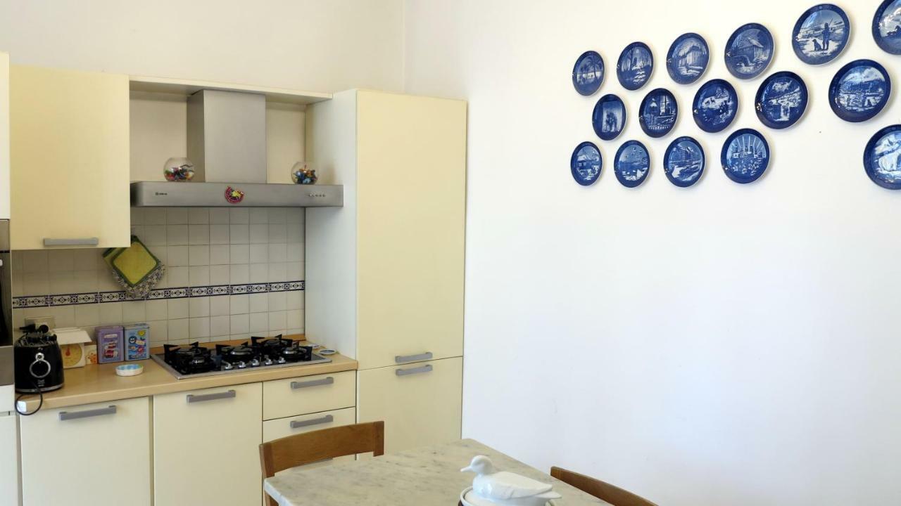 Spacious Panoramic Apartment - Half Way Center-Vomero District Napoli Bagian luar foto