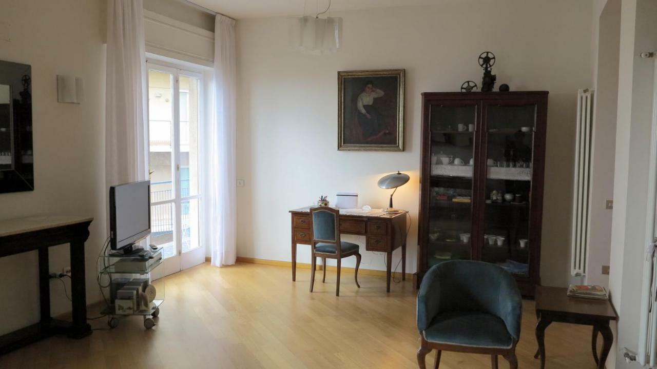 Spacious Panoramic Apartment - Half Way Center-Vomero District Napoli Bagian luar foto
